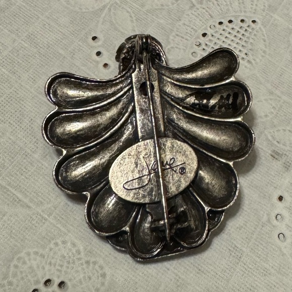 Signed Jane Angel Brooch Pin Silver Tone Leaf Design Jewelry. Vintage. - Picture 2 of 6
